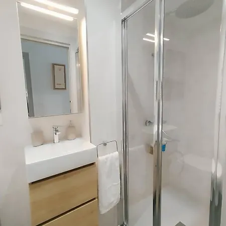Apartment Espacioso, 4 Hab, Parking Gratis & Lic: Ebi-02928